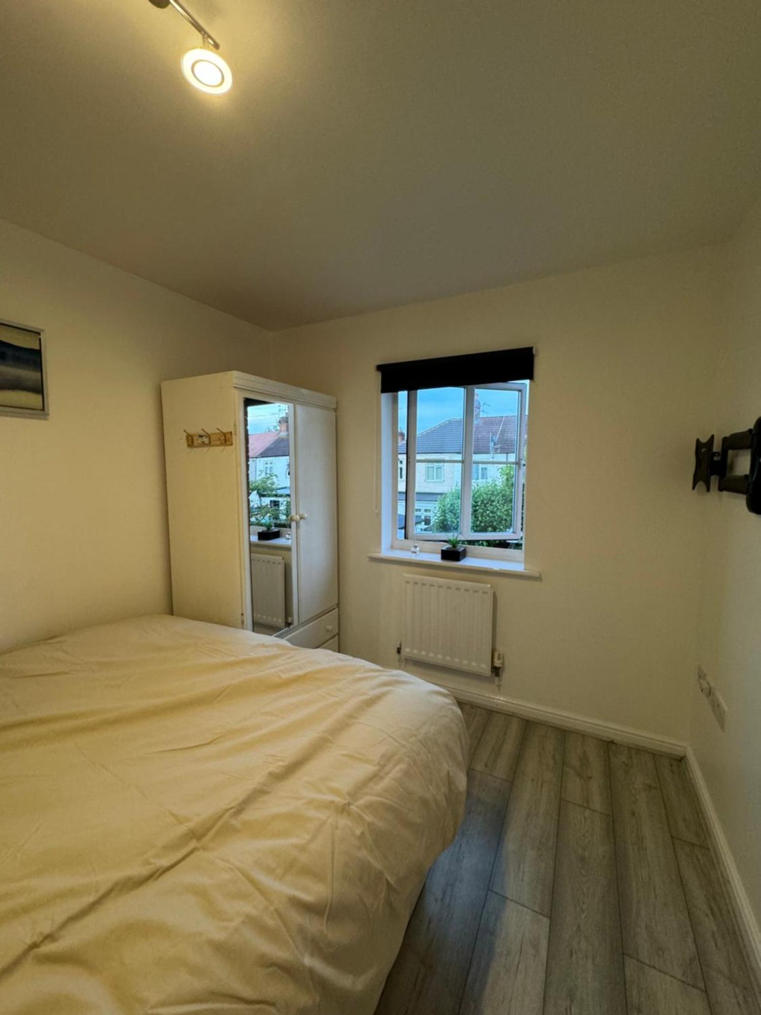 Spacious 3 Bedroom Home, With Private Driveway 5 Minutes From Excel Centre & Custom House London Exterior photo