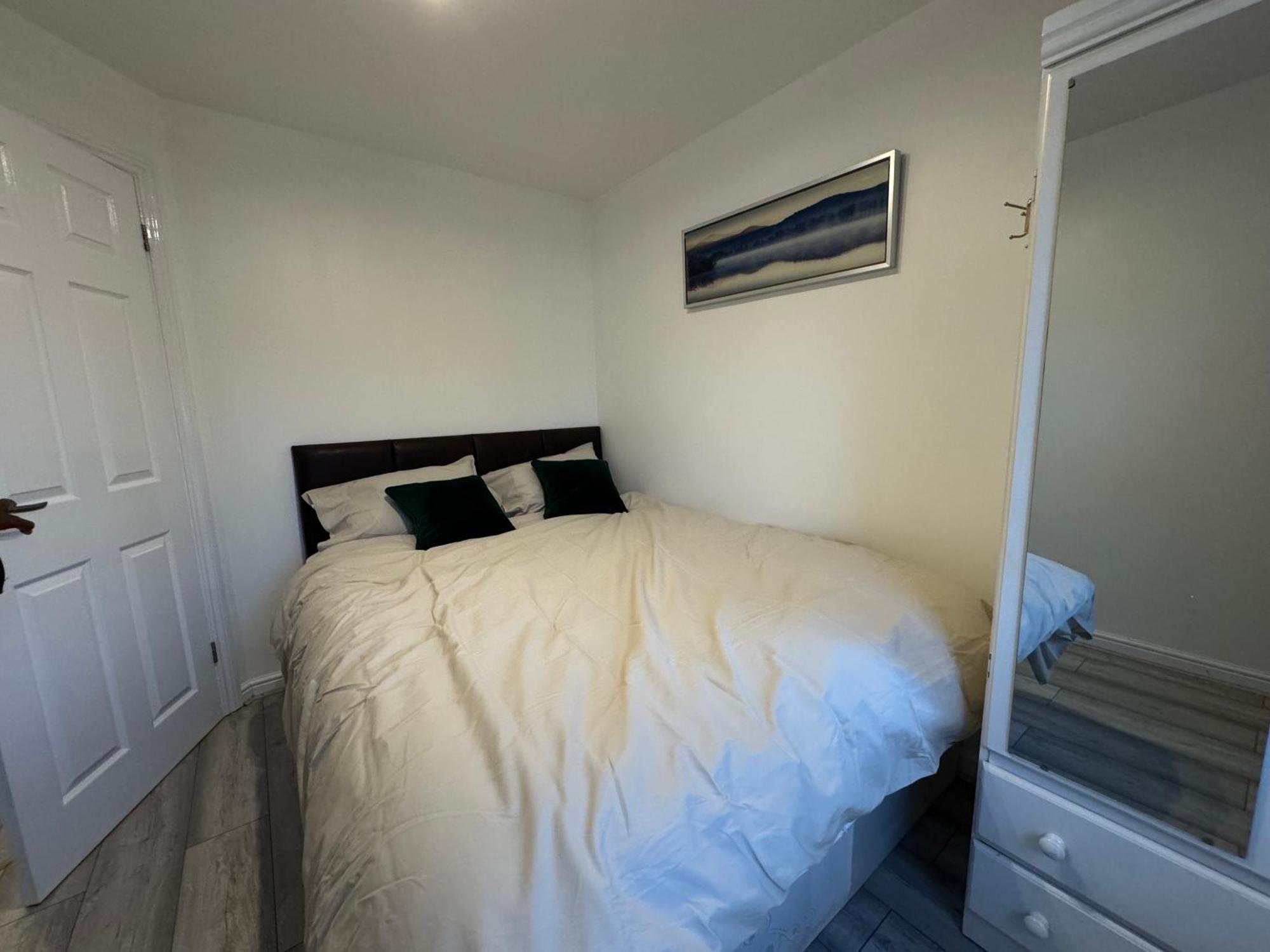 Spacious 3 Bedroom Home, With Private Driveway 5 Minutes From Excel Centre & Custom House London Exterior photo