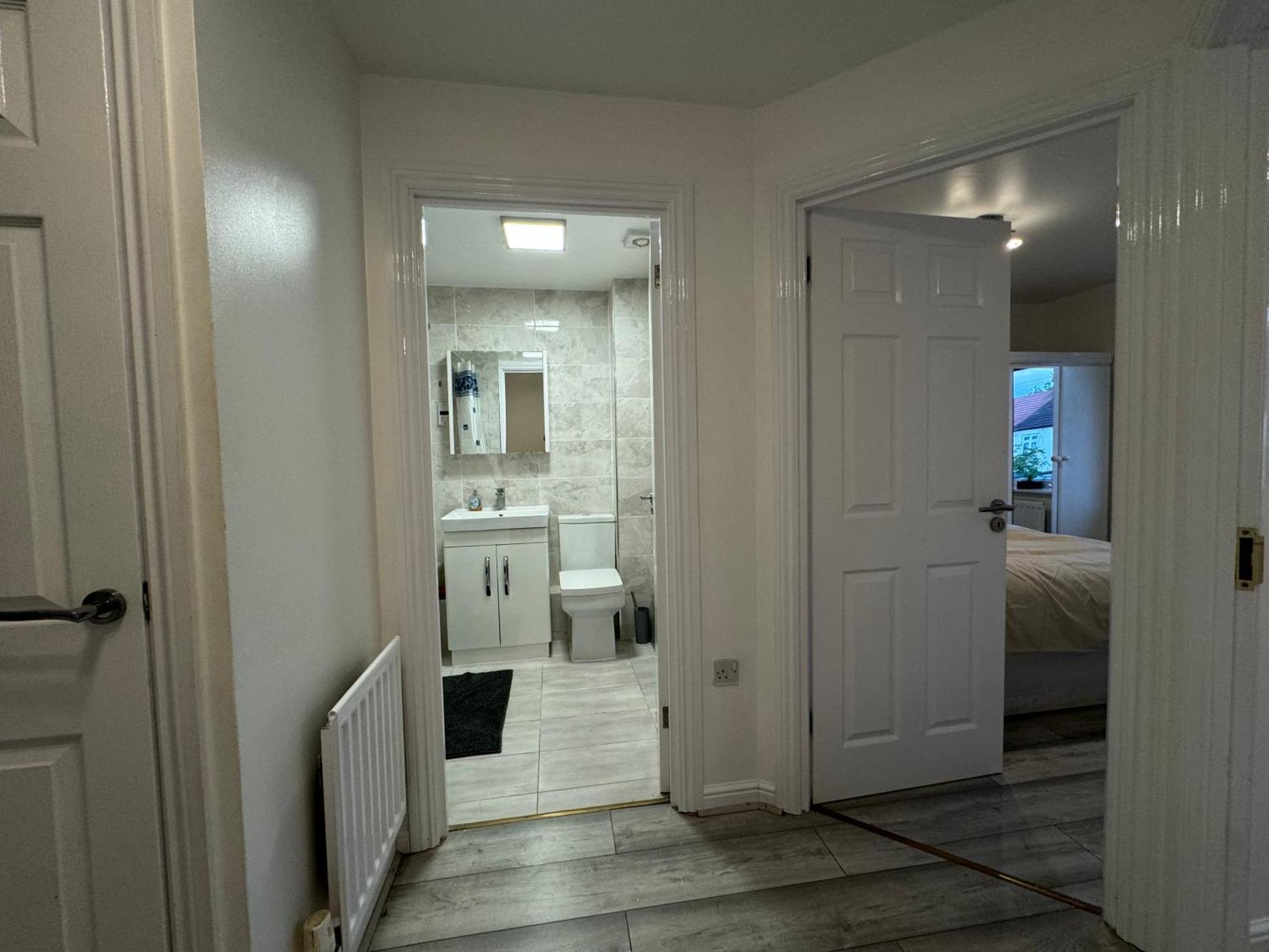 Spacious 3 Bedroom Home, With Private Driveway 5 Minutes From Excel Centre & Custom House London Exterior photo