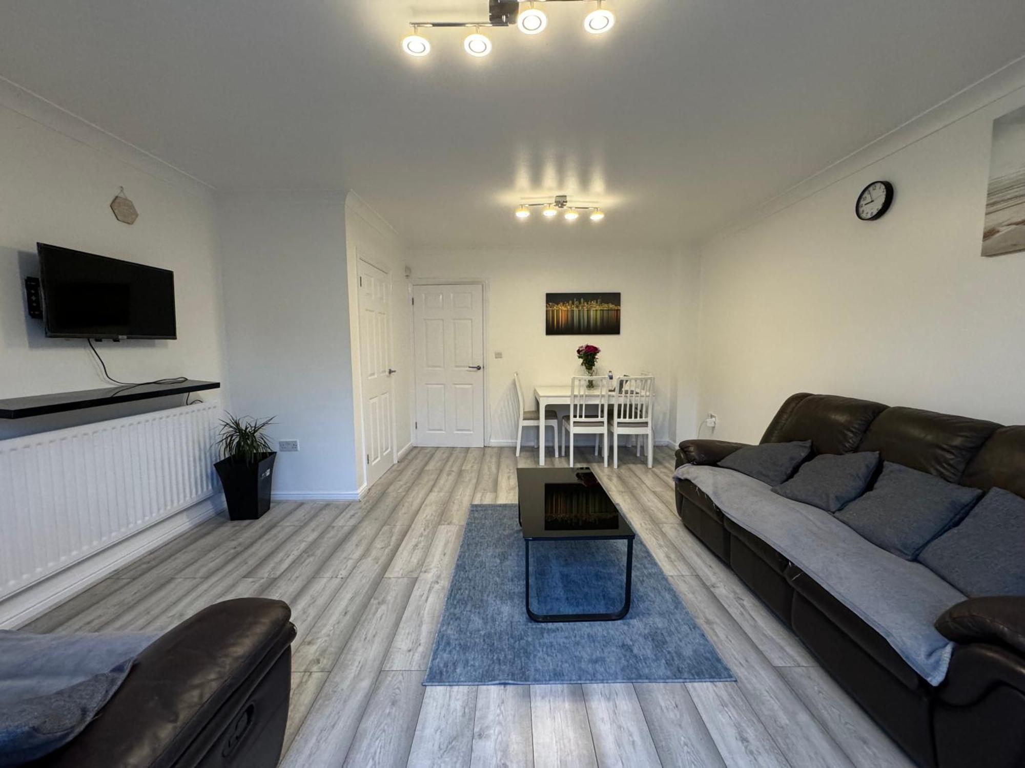 Spacious 3 Bedroom Home, With Private Driveway 5 Minutes From Excel Centre & Custom House London Exterior photo