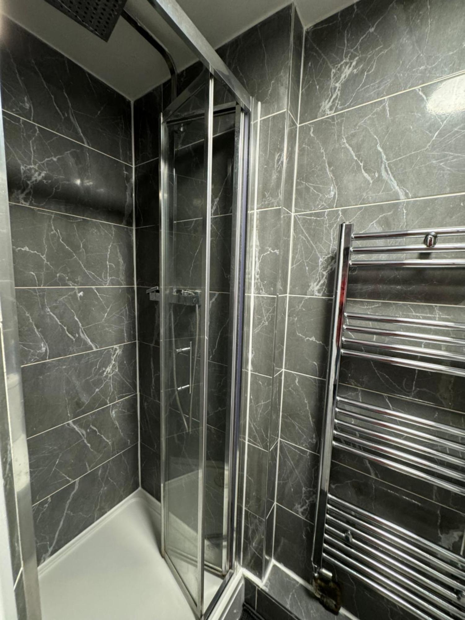 Spacious 3 Bedroom Home, With Private Driveway 5 Minutes From Excel Centre & Custom House London Exterior photo